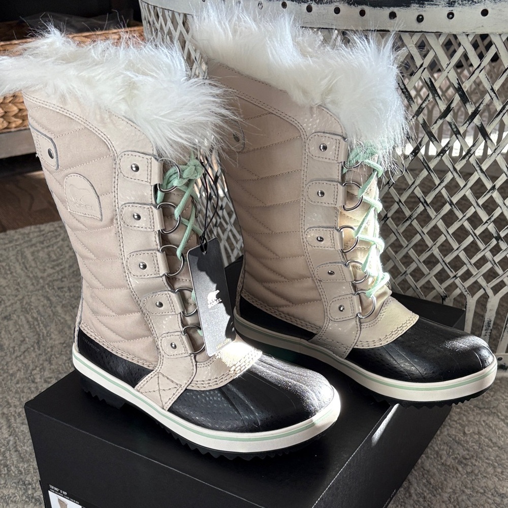 Sorel Beige and Black Winter Boots with Faux Fur size 6-new!